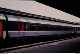 Photo Diapo Diapositive Slide Train Locomotive Voiture Voyageurs 1ère Classe Le 16/02/1996 VOIR ZOOM - Diapositives