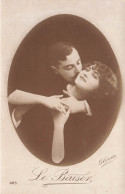 COUPLES - Le Baiser - Gloria - Couple S'embrassant - Carte Postale Ancienne - Parejas
