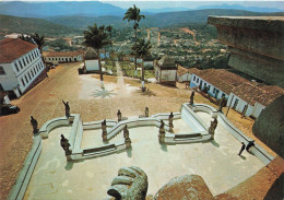 BRÉSIL - Congonhas - Vue De La Place De La Basilique - Les Prophètes De L'Ancien - Colorisé - Carte Postale - Altri