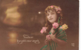 FANTAISIES - Souvenir D'un Cœur Aimant - Petite Fille Et Des Fleurs - Colorisé - Carte Postale Ancienne - Altri & Non Classificati