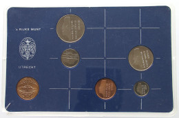 NETHERLANDS SET 1982  #bs17 0001 - Mint Sets & Proof Sets