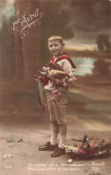 FÊTES - VŒUX - Premier Avril - Petit Garçon Avec Un Poisson - Colorisé - Carte Postale Ancienne - 1er Avril - Poisson D'avril