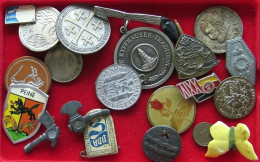 COLLECTION LOT MEDALS TOKENS BADGES 20PC 131GR  #xx10 045 - Collections & Lots