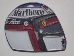 Pin's Casque F1 - Jean ALESI - Sponsors MARLBORO Et FERRARI - Automobile - F1