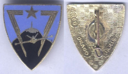 Insigne De La Base Ecole 745 - Aulnat ( 28 Mm ) - Armée De L'air