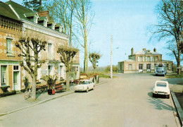 La Guerche De Bretagne * L'avenue De La Gare * Hôtel * Automobile Voiture Citroën 2CV - La Guerche-de-Bretagne