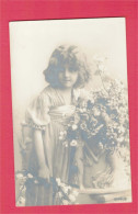 XB1114 JEUNE FILLE  FILLETTE , ENFANT, GIRL , FAMOUS GRETE REINWALD NEAR CLASIS STATUE RPPC - Portraits