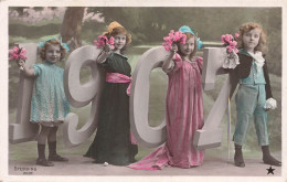 FÊTES ET VOEUX - Bonne Année 1907- Des Enfants Avec Un Bouquet De Fleurs - Colorisé - Carte Postale - Neujahr