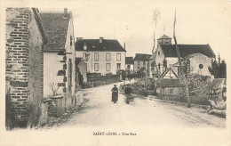 St Léon * Une Rue Du Village * Villageois - Sonstige & Ohne Zuordnung