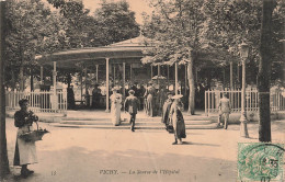 FRANCE - Vichy - La Source De L'hôpital - Animé - Carte Postale Ancienne - Vichy