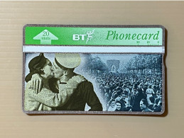 Mint UK United Kingdom - British Telecom Phonecard - BT 20 Units The Time Of Our Lives Couple Kissin- Set Of 1 Mint Card - Collections