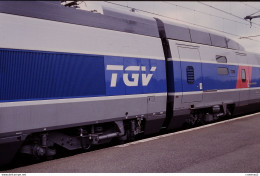Photo Diapo Diapositive Slide Train Wagon TGV Réseau 4501 SNCF Le 17/06/1993 VOIR ZOOM - Diapositives