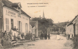 Villers Sur Fère * Rue Du Village Et La Maison LEVASSEUR , épicerie Mercerie * Villageois - Andere & Zonder Classificatie