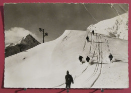 Visuel Très Peu Courant - 38 - Les Deux Alpes En Descendant La Vallée Blanche - Vénosc