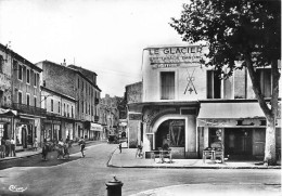 Lunel * Le Boulevard Lafayette Et Avenue Victor Hugo * Carrefour * Glacier Bar Débit De Tabac Tabacs Dancing - Lunel