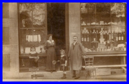 * Cp Photo - Epicerie - Vin - Femme Et Fillettes Devant Commerce - Lieu à Définir - Tiendas