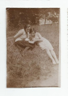 Photographie 02 Aisne Laon Couple Femme Lisant 1931  Photo 8,5x5,8 Cm Env - Anonyme Personen