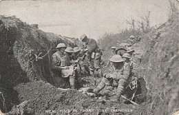 MEAL TIME WW1 FRONT LINE TRENCHES NZ SOLDIERS POSTCARD - Nouvelle-Zélande