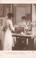 MUSEE - Salon 1914 - Mlle Nérée Gautier - Femme Se Gantant - Carte Postale Ancienne - Musées