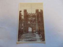 TRINITY COLLEGE GREAT GATE CAMBRIDGE ( ENGLAND ANGLETERRE ) VUE GENERALE - Cambridge