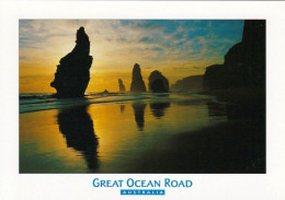 2 AK Australien / Victoria * Twelve Apostles - Diese Felsen Liegen Im Port-Campbell-Nationalpark * - Sonstige & Ohne Zuordnung