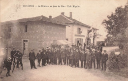 Courtes * Rue , La Croisée Un Jour De Fête * Café RIGOLLET * Villageois - Unclassified