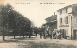 Douvres * La Place Du Village * Hôtel Du Commerce * Villageois - Non Classés