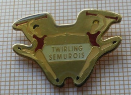 PAT14950 TWIRLING SEMUROIS  SEMUR En VALLON Dpt 72 SARTHE GYM GRS MAJORETTE - Ginnastica