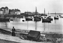 Ile De Sein * Vue Sur Le Port * Bateaux - Ile De Sein