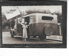 Théme-Transport-AUTOCAR - Beau Plan Animé D'une Jeune " ELEGANTE " Montant  Dans Un AUTOCAR TOP - Bus & Autocars