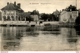 D18  VIERZON  BANQUE DE FRANCE Lot De  2 CPA  Très Bon état Général  .........   Toutes Scannées - Banche