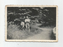 Photographie Deux Copains Couple Homme A Champigny 77 En 1950 Photo 8,6x6 Cm Env - Orte