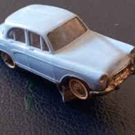 Simca Aronde P 60 Gris Bleue   Miniature  De  Norev ( Made In  France )   1/43   Sans N: état Bon - Norev