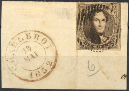[O TB] N° 6a, 10c Brun Foncé, TB Margé Et 2 Voisins Sur Fragment - Obl 'P25' Charleroi Auréolant Le Timbre. Superbe - 1851-1857 Medallions (6/8)