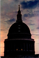 16-11-2023 (2 V 24) UK (posted To Australia 1971) St Paul Cathedral (at Sunset) - Kirchen U. Kathedralen