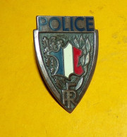 POLICE NATIONALE INSIGNE DE CASQUETTE   , FABRICANT COINDEROUX, HOMOLOGATION SANS  , ETAT VOIR PHOTOS  . POUR TOUT RENSE - Police & Gendarmerie