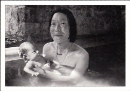 BHUTAN Gasa Mother With Baby At The Hot Spring 2004 Snowleopard / Wehrheim Picture Postcard BHOUTAN - Bhoutan