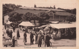 Laroche Migennes * Place Et Le Marché * Foire Marchands * Les Halles - Migennes