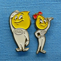 2 PIN'S /  ** COUPLE " ESSO " GOUTTE D'HUILE ** - Carburants