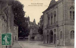 - 52 - ARC-en-BARROIS - Rue De L'Hôtel De Ville - Arc En Barrois