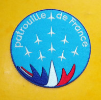 TISSU PATCH : PATROUILLE DE FRANCE , COULEUR BLEU , DIAMETRE 9 CM , BON ETAT VOIR PHOTO . POUR TOUT RENSEIGNEMENT ME CON - Ecussons Tissu