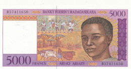 BILLET-BANQUE   BANKY FOIBEN'I  MADAGASIKARA 5000 FRANCS - Madagascar