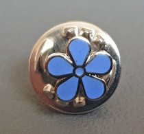 Broche Maçonnique De Col De Veste (type Pin's) "Myosotis" Symbole Franc-maçon / Franc-maçonnerie - Brochen