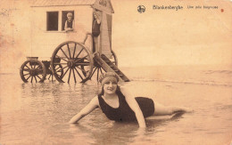 BELGIQUE - Blankenberge - Une Jolie Baigneuse à La Plage - Carte Postale Ancienne - Blankenberge