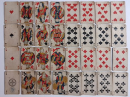 Ancien Jeu De 32 Cartes à Jouer . Nom Sur Chaque Personnage Figure - Andere & Zonder Classificatie