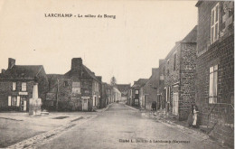 LARCHAMP  Le Milieu Du Bourg - Larchamp