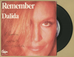 Dalida (1933-1987) - French-Italian Singer - Rare Signed 45-RPM Single - COA - Singers & Musicians