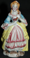 Ancienne Figurine Porcelaine D'une Dame élégante Du 18e - Autres & Non Classés