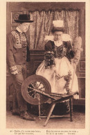 SPECTACLE - Théâtre - Un Couple Jouant Une Scène Dans Un Théâtre - Carte Postale Ancienne - Theatre