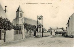 MAGNY LES HAMEAUX LA PLACE ET L'EGLISE - Magny-les-Hameaux